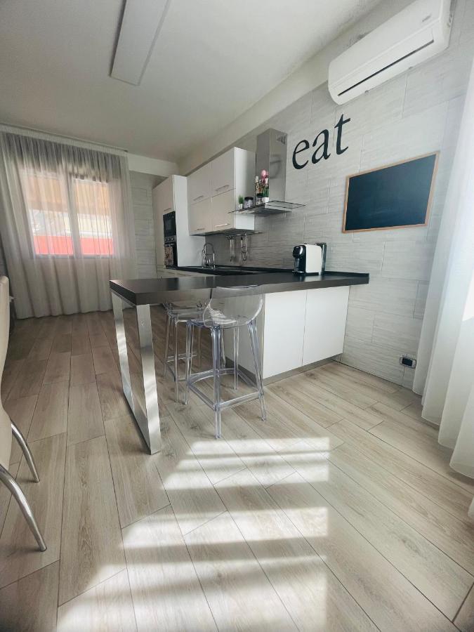 Dimora Santiago 200mt Dal Mare Apartment